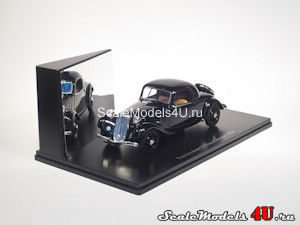 Scale model of Citroen Traction Avant 7C Faux Cabriolet (1934) produced by Universal Hobbies.