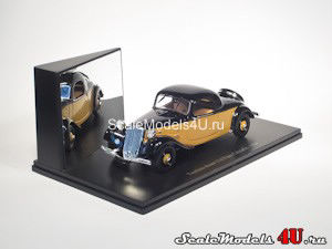 Scale model of Citroen Traction Avant 11A Faux Cabriolet (1934) produced by Universal Hobbies.