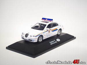 Масштабная модель автомобиля Jaguar S-type (RCM Police North Vancouver 2002) Canada фирмы Hongwell/Cararama.