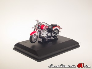 Масштабная модель мотоцикла Yamaha XV 1600 Red (1999) фирмы Hongwell/Cararama 1:43.