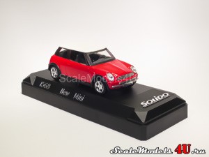 Масштабная модель автомобиля New Mini Cooper Hatch (2000) фирмы Solido 1:43.