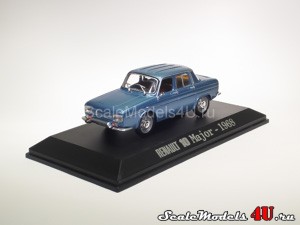 Scale model of Renault 10 Major (1968) produced by Universal Hobbies.