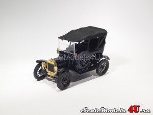 Масштабная модель автомобиля Ford Model T "Tin Lizzie" Black (1915) фирмы Corgi.