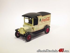 Масштабная модель автомобиля Ford Model T Van "Coca-Cola" (1912) фирмы Matchbox.