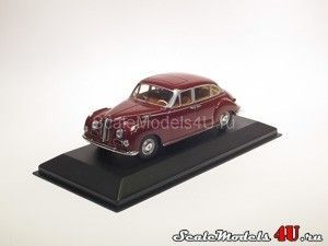 Масштабная модель автомобиля BMW 502 V8 Limousine Dark Red (1955) фирмы Minichamps.