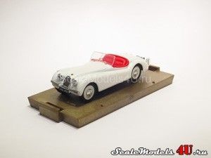 Масштабная модель автомобиля Jaguar XK 120 3.5 Litri HP160 Open Top White (1948) фирмы Brumm.