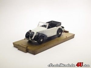 Scale model of Fiat 508 C Cabriolet 1100 HP 32 White Open (1937) produced by Brumm.