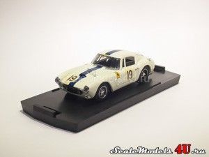 Scale model of Ferrari 250 SWB Le Mans #19 (1961) produced by Bang.