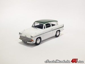 Масштабная модель автомобиля Ford Anglia 105E - White/Green (1959) фирмы Vanguards.