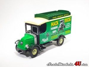 Масштабная модель автомобиля Mack Truck AC-Model "Mack Trucks" (1916) фирмы Corgi.