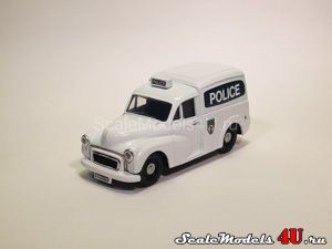 Масштабная модель автомобиля Morris Minor Van Panda Police (1960) фирмы Corgi.