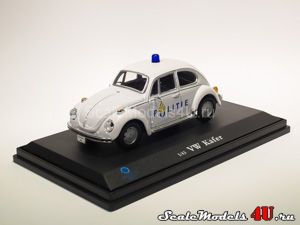 Масштабная модель автомобиля Volkswagen Beetle Dutch Police фирмы Hongwell/Cararama.