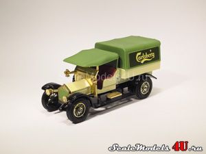 Масштабная модель автомобиля Crossley Lorry "Carlsberg" (1918) фирмы Matchbox.
