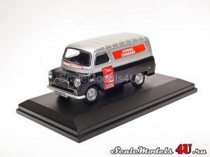 Scale model of Bedford CA Van Evening Standard (1959) produced by Oxford Diecast.