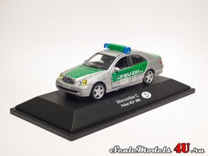 Масштабная модель автомобиля Mercedes Benz С-klasse (German police 2001) фирмы Hongwell/Cararama.