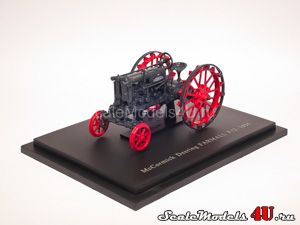 Scale model of McCormick Deering Farmall F12 (USA 1935) produced by Universal Hobbies.