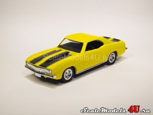Scale model of Chevrolet Camaro Z28 Yellow (1969) produced by ERTL.