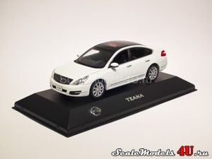 Масштабная модель автомобиля Nissan Teana J32 White (2009) фирмы J-Collection.