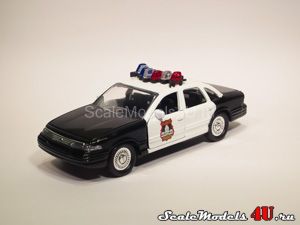 Масштабная модель автомобиля Ford Crown Victoria P71 - Jefferson City Missouri State Police (1997) фирмы Road Champs.